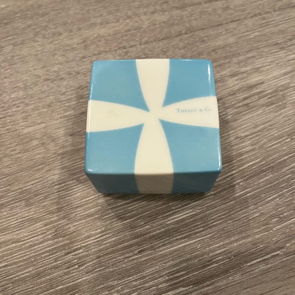 Tiffany blue porcelain Trinket Box - Picture 13 of 14